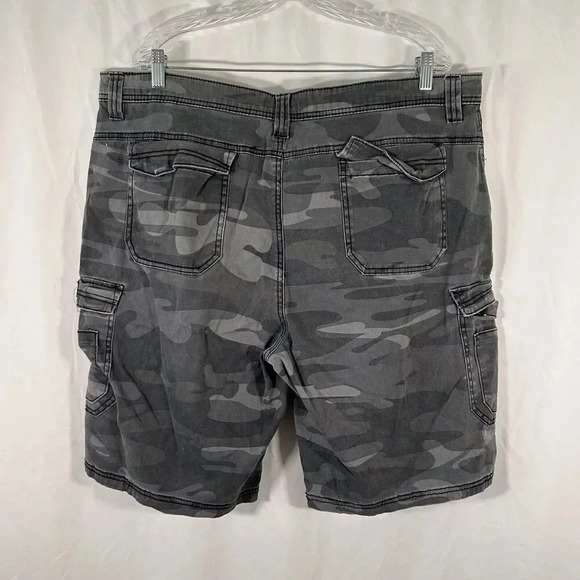 Unionbay Camo Cargo Shorts Men's 42 Grey Button Zip Side Pockets - Picture 8 of 11